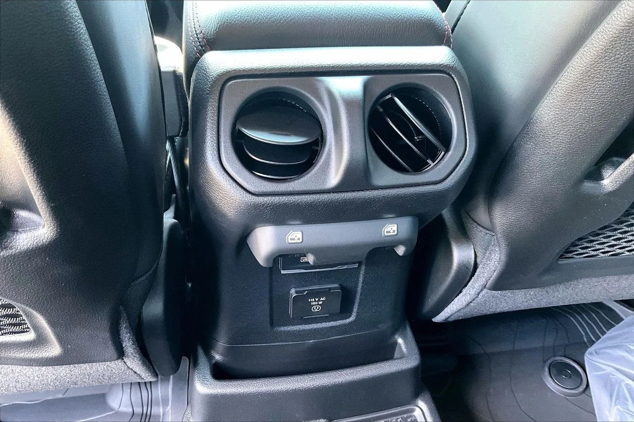 New 2026 Reign Jeep Rubicon X image 14