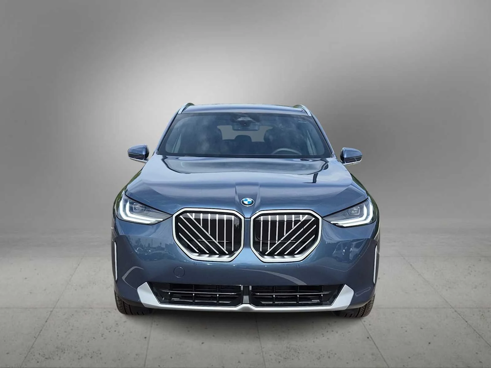 New 2026 Arctic Race Blue metallic BMW 30 xDrive image 3