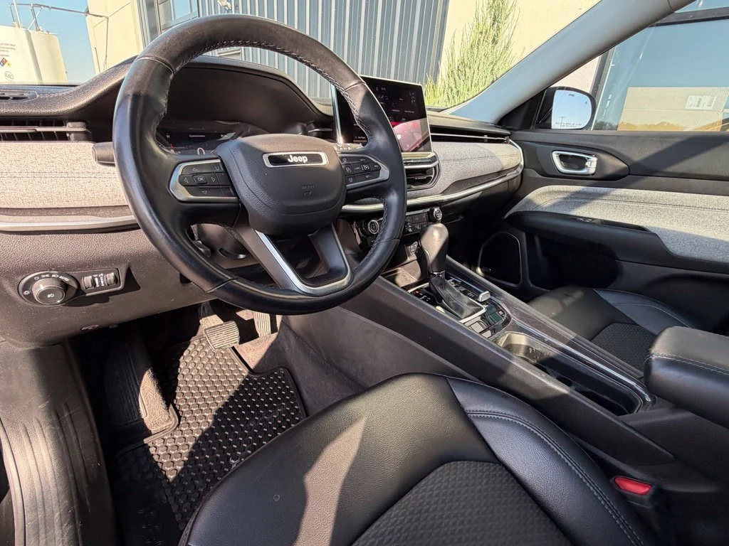 Used 2022 Black Jeep Latitude image 8