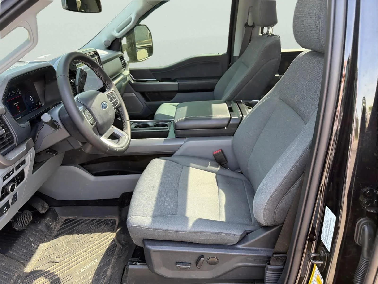 Used 2024 Agate Black Metallic Ford XLT image 12