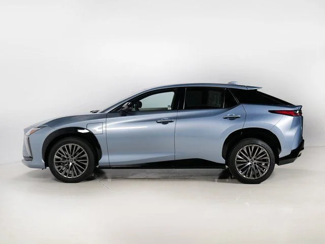 Used 2023  Lexus 450e Luxury image 6