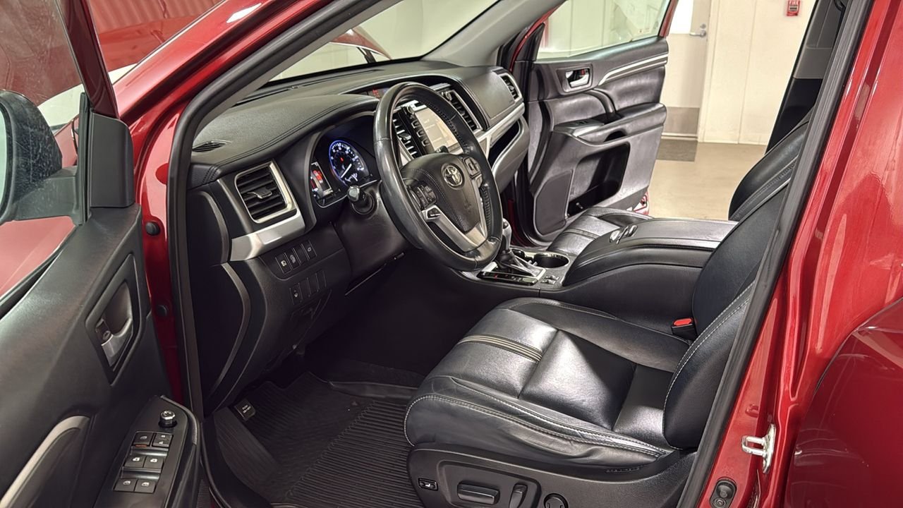 Used 2018 Red Toyota SE image 12