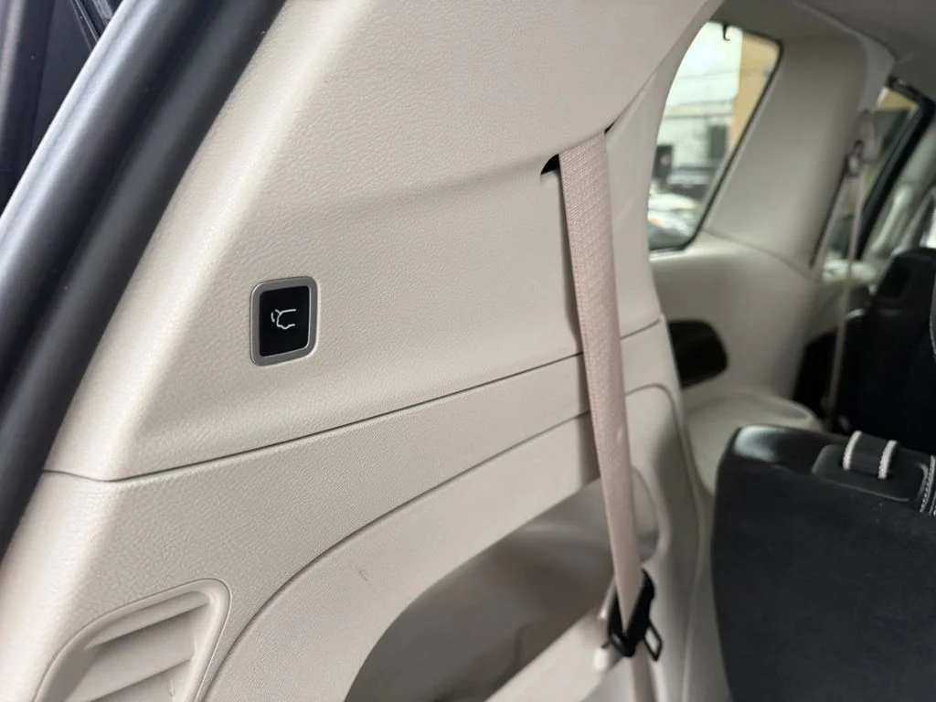 Used 2022 Black Chrysler Touring L image 25