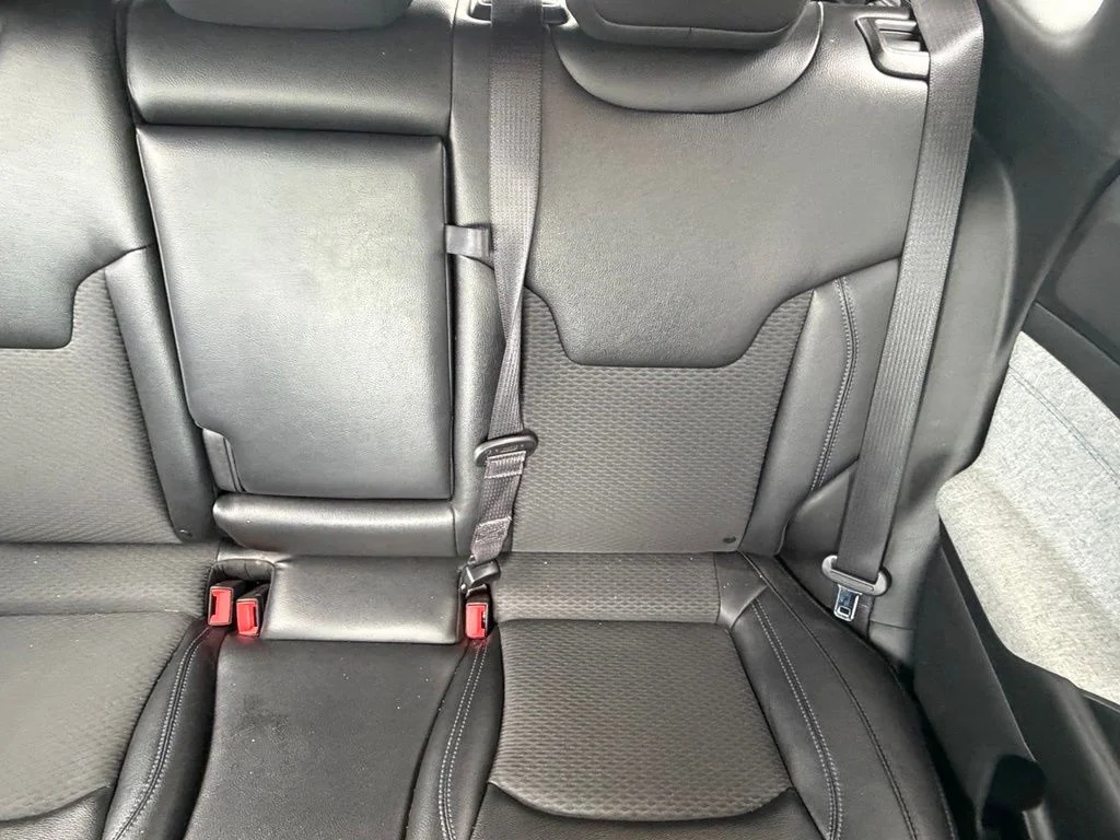 Used 2024 White Jeep Latitude image 15