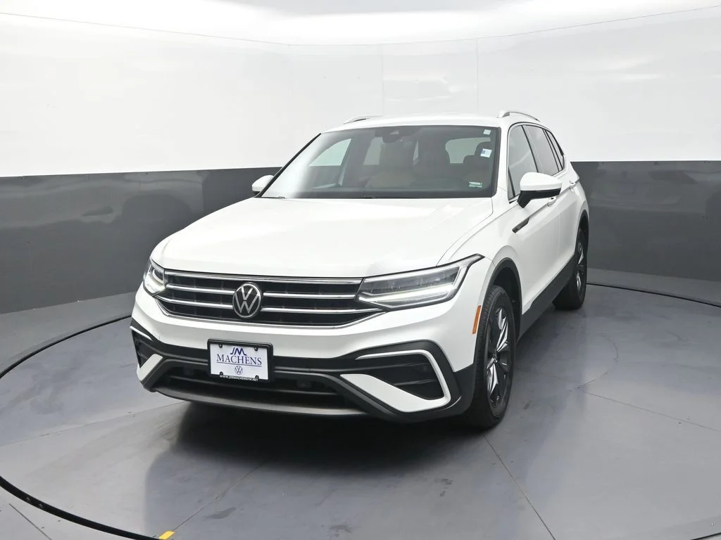 Used 2023 White Volkswagen 2.0T SE image 4