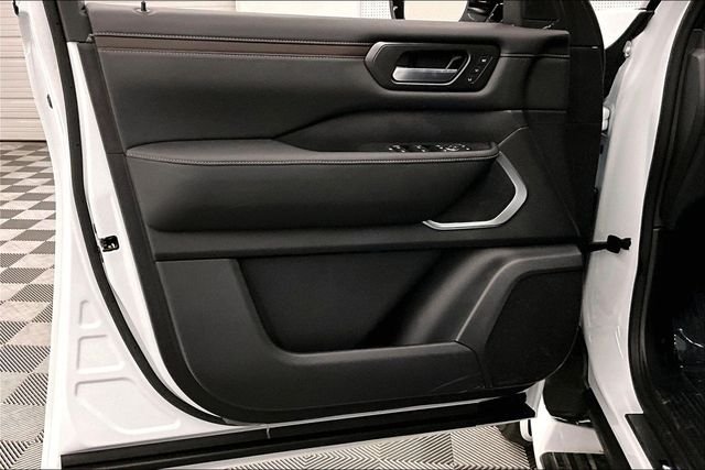 New 2026 Everest White Pearl Tricoat Nissan Platinum Reserve image 35