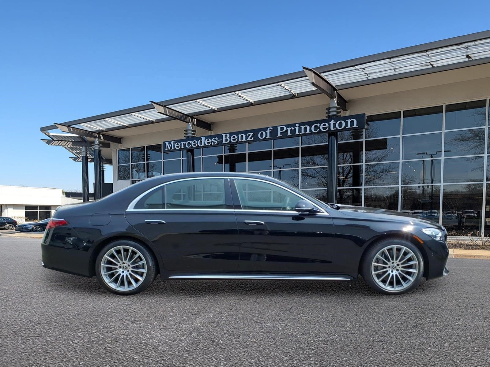 Certified Used 2023 Black Mercedes-Benz S 580 4MATIC® Sedan image 2