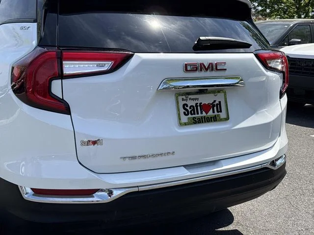 Used 2023 White GMC SLT image 10