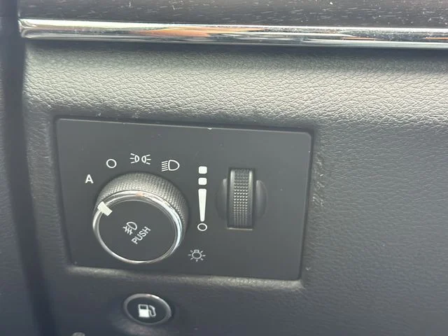 Used 2018 Silver Jeep Limited image 22