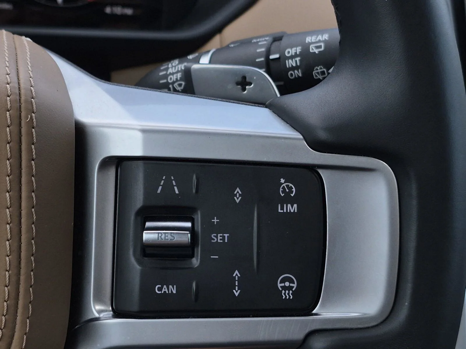 Used 2024 Fuji White Land Rover Metropolitan Edition image 28