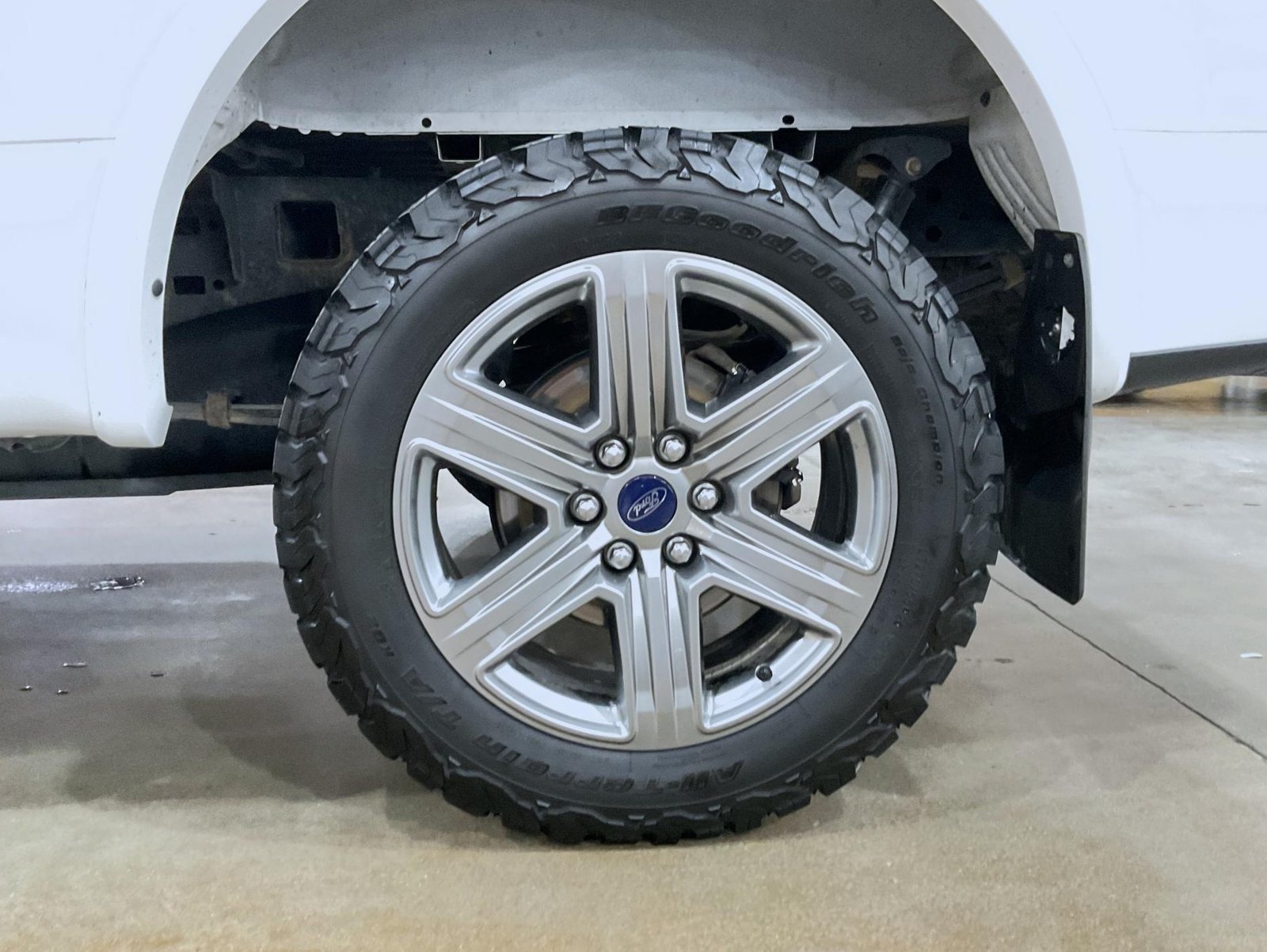 Used 2018 White Ford Lariat image 23