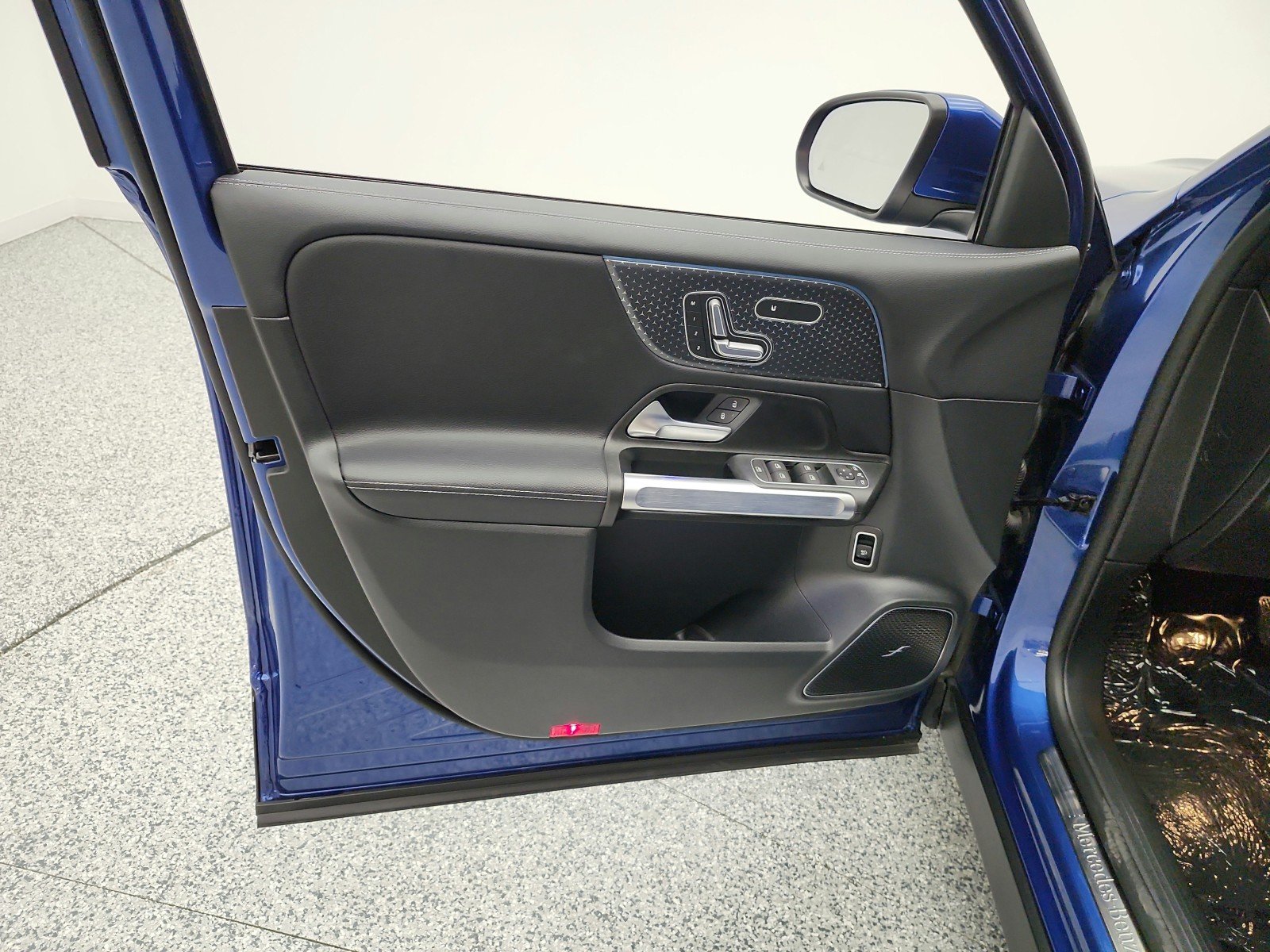 Used 2024 Starling Blue Metallic Mercedes-Benz GLB 250 4MATIC® SUV image 15