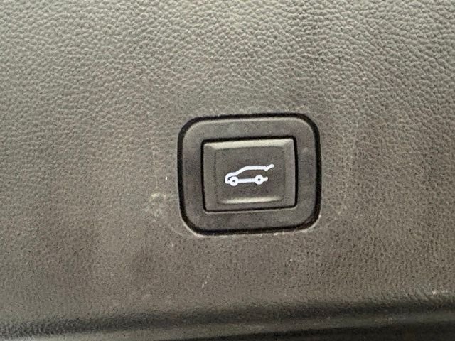 Used 2018 White Chevrolet LT image 9
