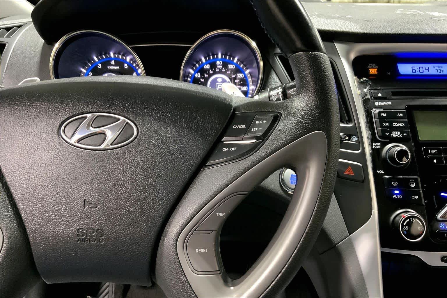 Used 2011 Harbor Gray Metallic Hyundai SE image 24