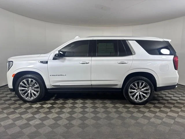 Used 2022 White Frost Tricoat GMC Denali image 7