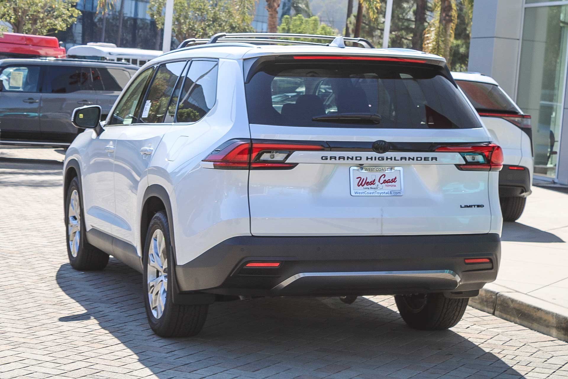 New 2026 Wind Chill Pearl <sup>1</sup> Toyota  Limited image 8
