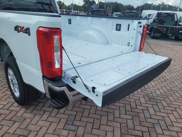 New 2026 Oxford White Ford XLT image 12