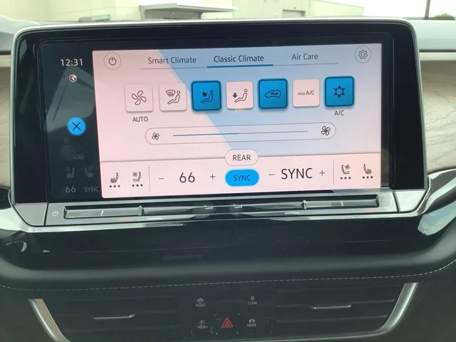 2025 Volkswagen Atlas SE w/Tech - Photo 17