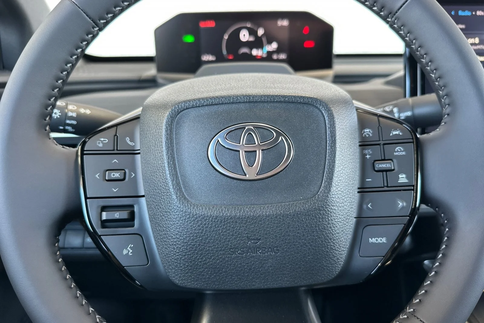 New 2026 Wind Chill Pearl <sup>1</sup> Toyota  SE image 22