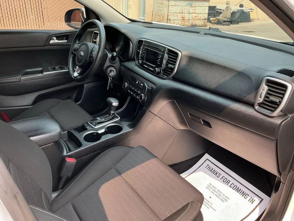 Used 2018 White Kia LX image 25