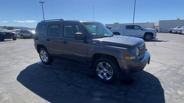 Used 2016 Gray Jeep Sport image 2
