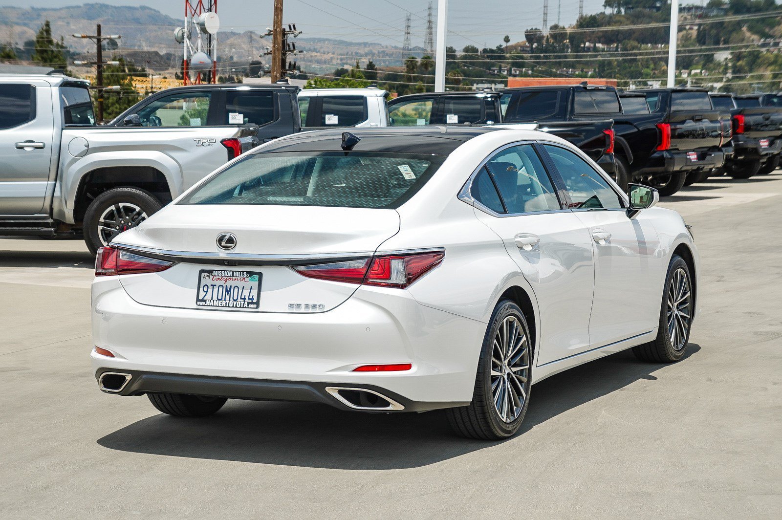 Used 2025 Eminent White Pearl Lexus 350 image 6