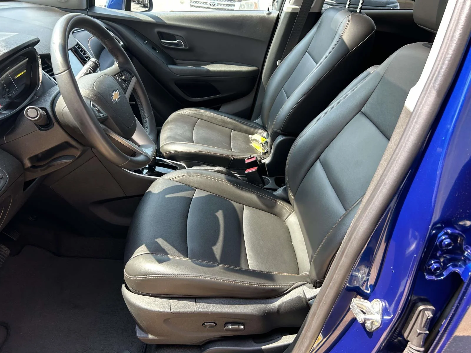 Used 2017 Blue Chevrolet FWD 4dr Premier image 10