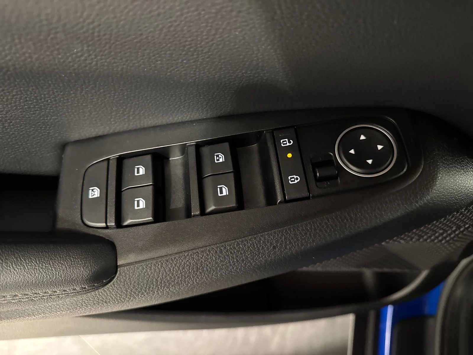 Used 2025 Neptune Blue Kia X-Line image 18