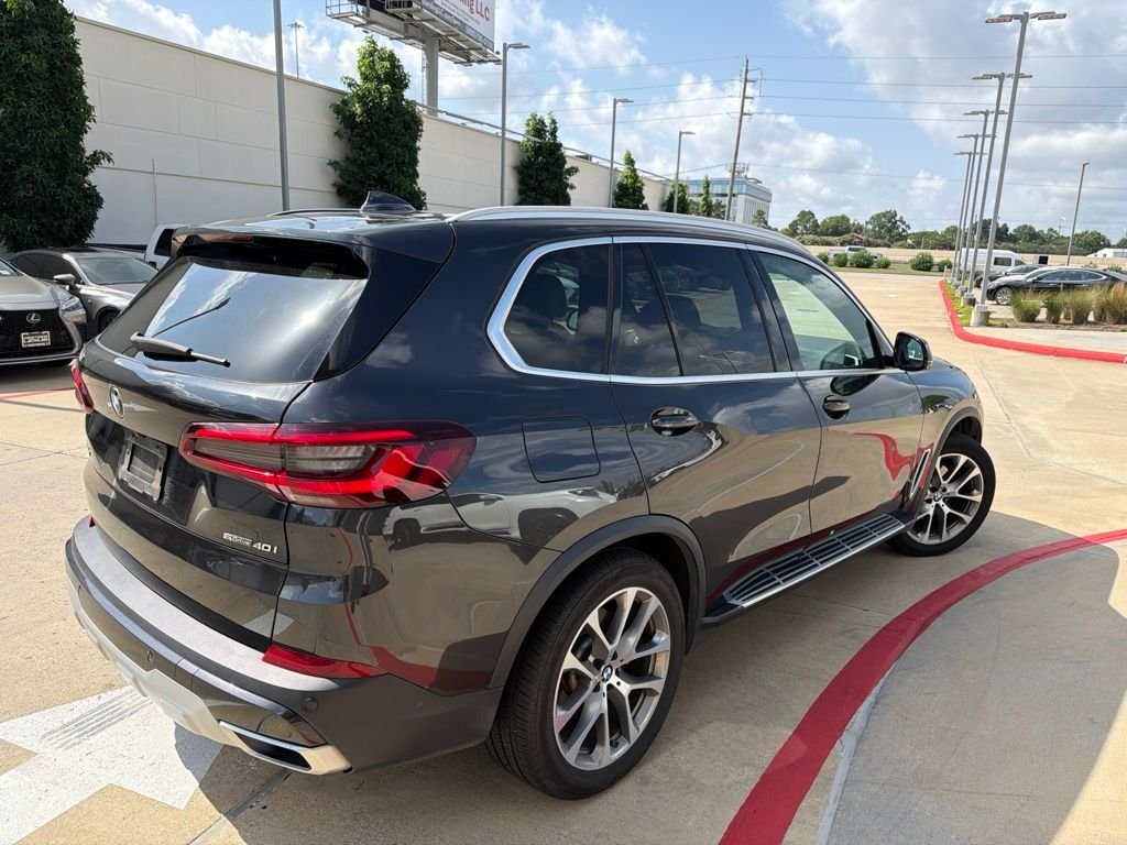 Used 2020 Dark Graphite BMW sDrive40i image 3