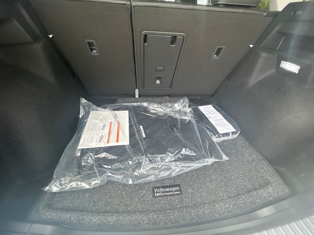 New 2026 White Volkswagen 1.5T SE Black image 38