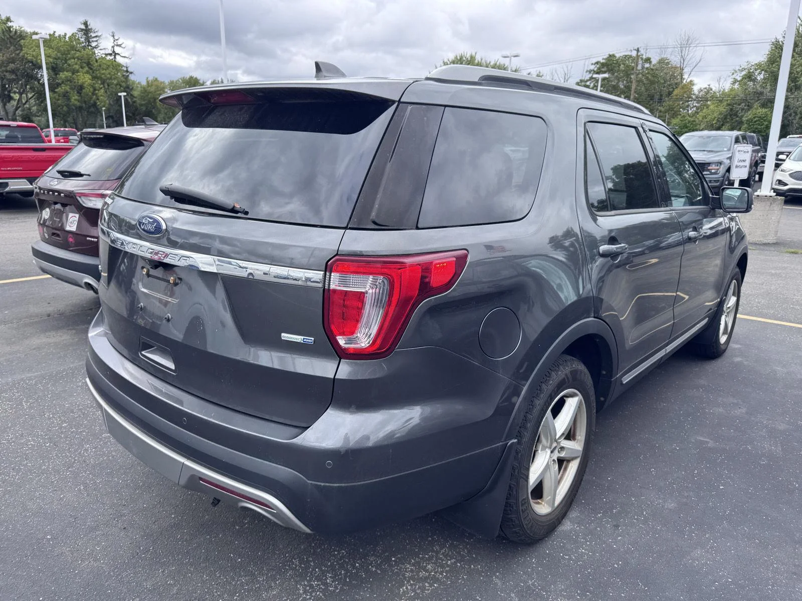 Used 2017 Magnetic Ford XLT image 4