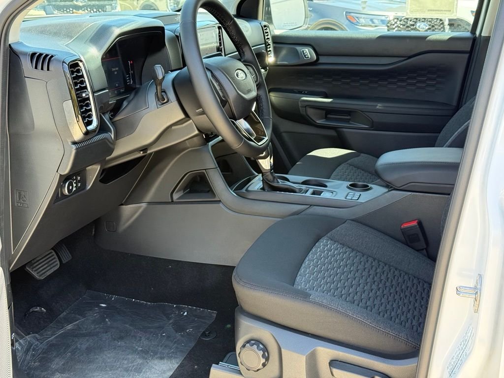 New 2026 Oxford White Ford XLT image 5