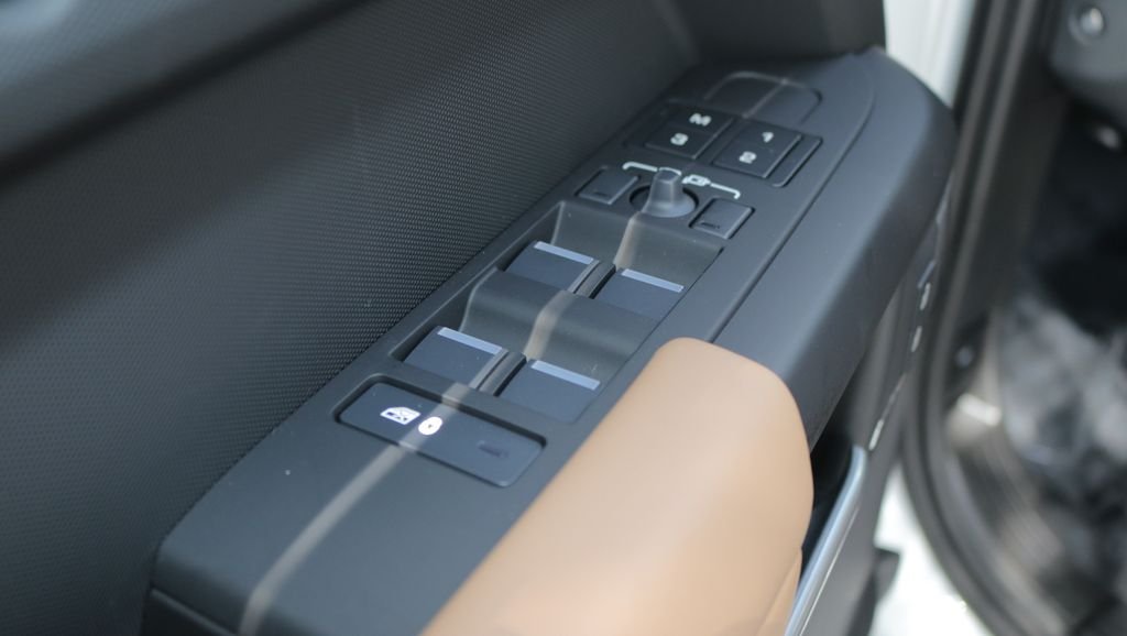 New 2026 Fuji White Land Rover X-Dynamic SE image 11