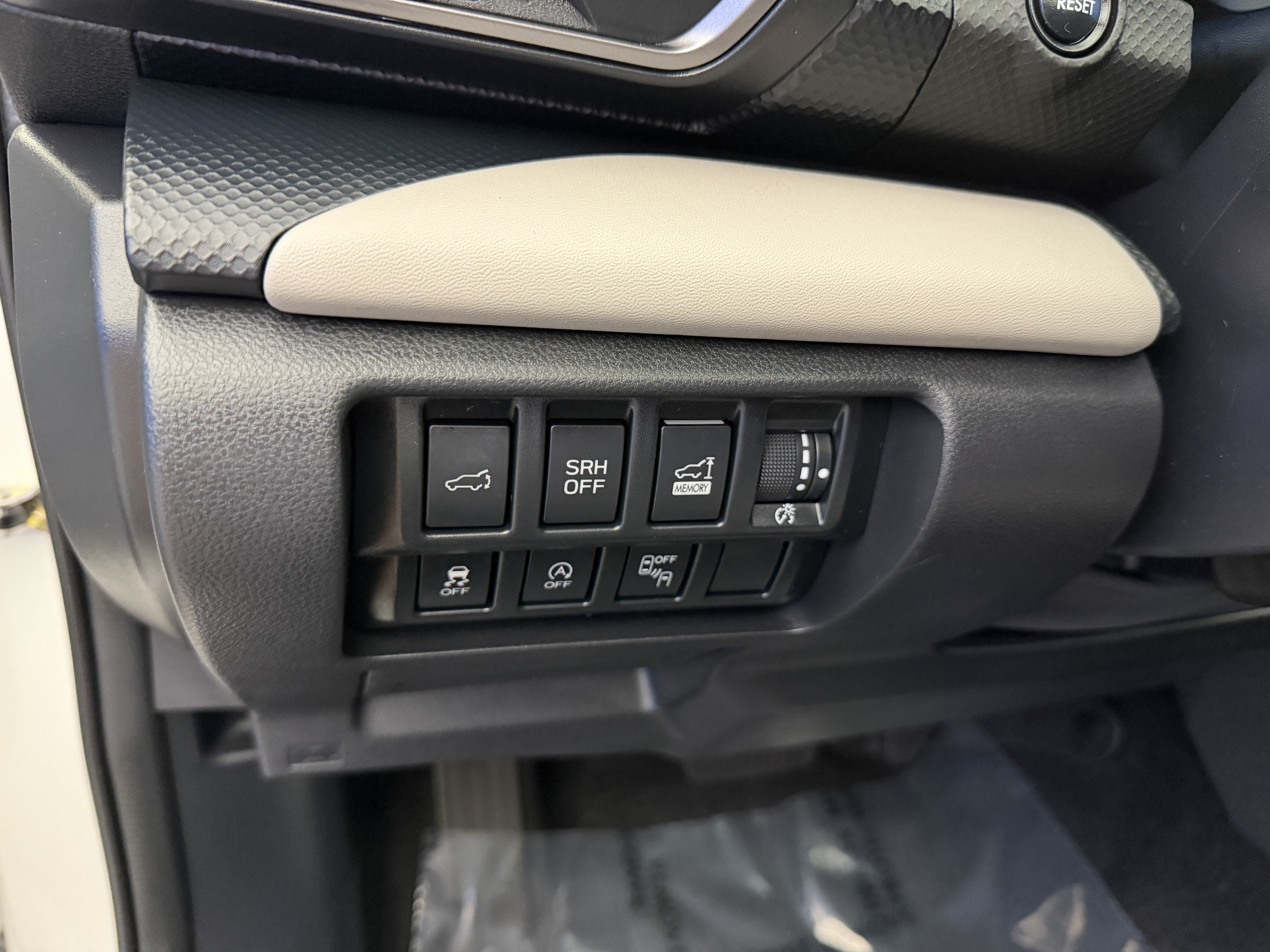 Certified Used 2023 Crystal White Pearl Subaru Limited image 15