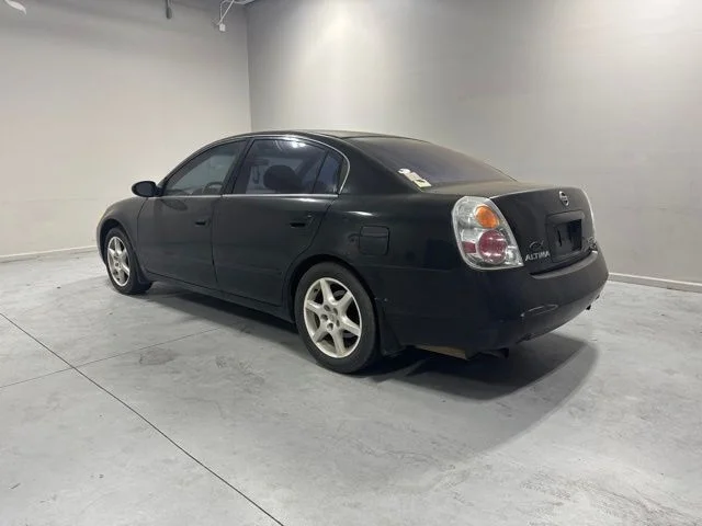 Used 2003 Black Nissan 3.5 SE image 8