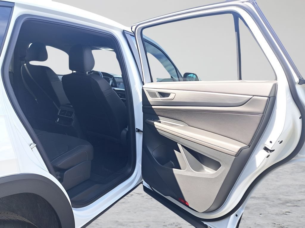 New 2026 White/off-white Volkswagen 2.0T SE image 28