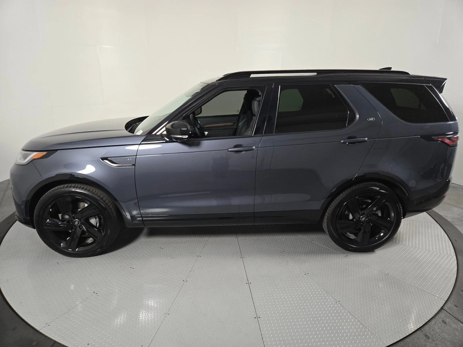 New 2026 Varesine Blue Land Rover Dynamic SE image 34