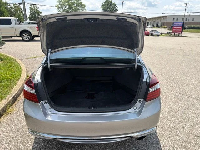 Used 2017 Silver Honda LX image 21