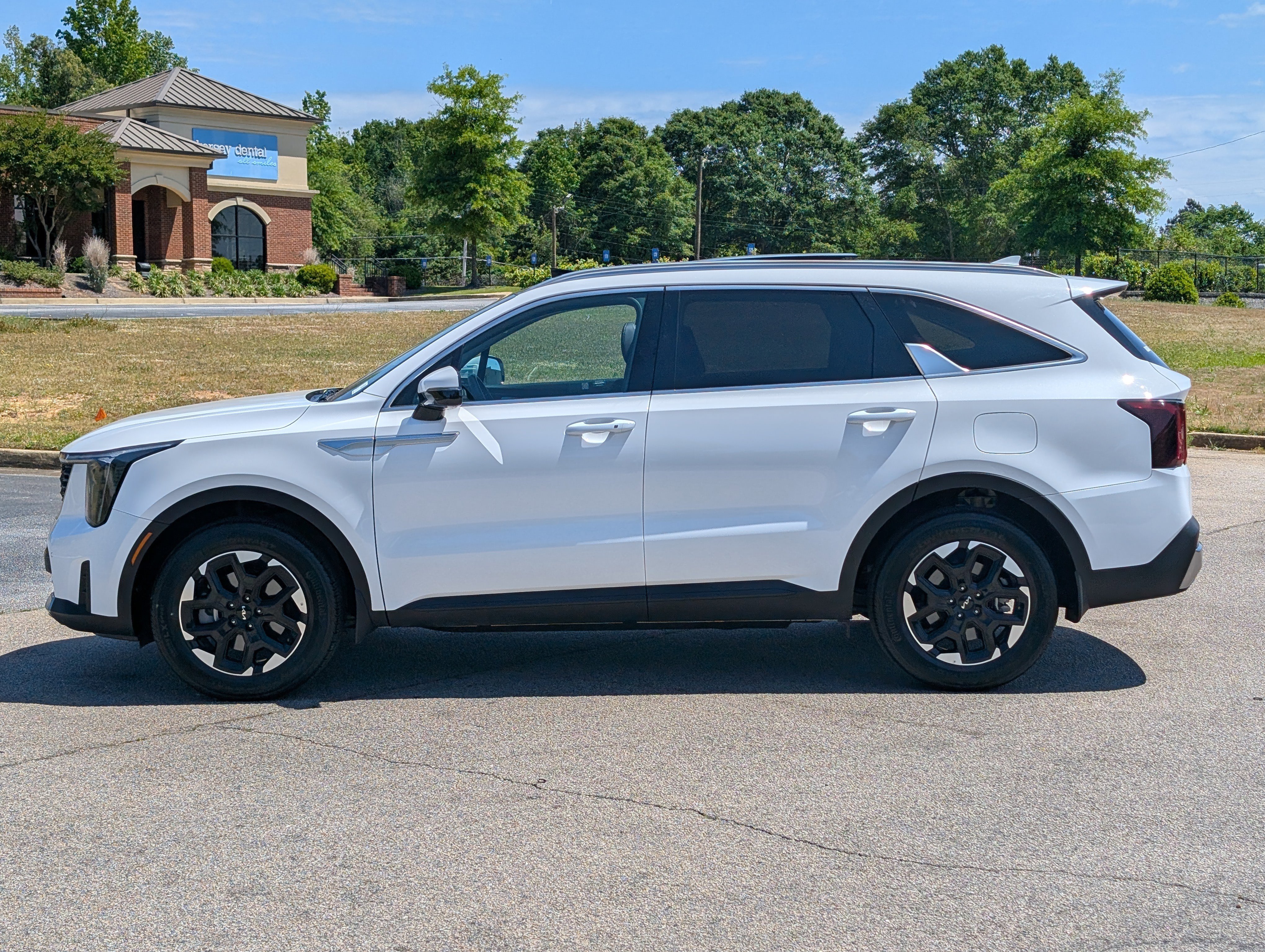 2025 Kia Sorento S - Photo 12