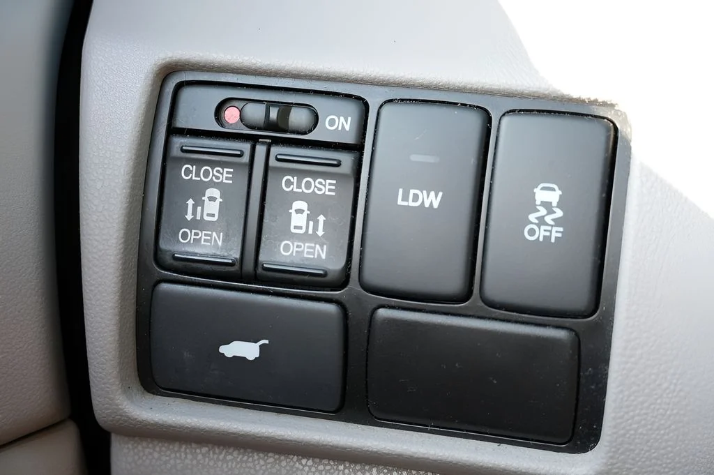 Used 2016 Silver Honda EX-L image 21