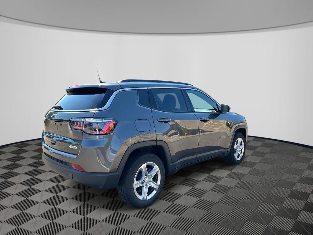 Used 2023 Gray Jeep Latitude image 5