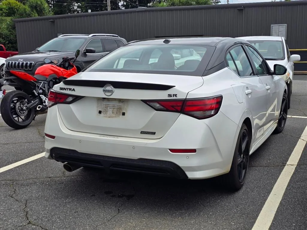 Used 2022 White Nissan SR image 10