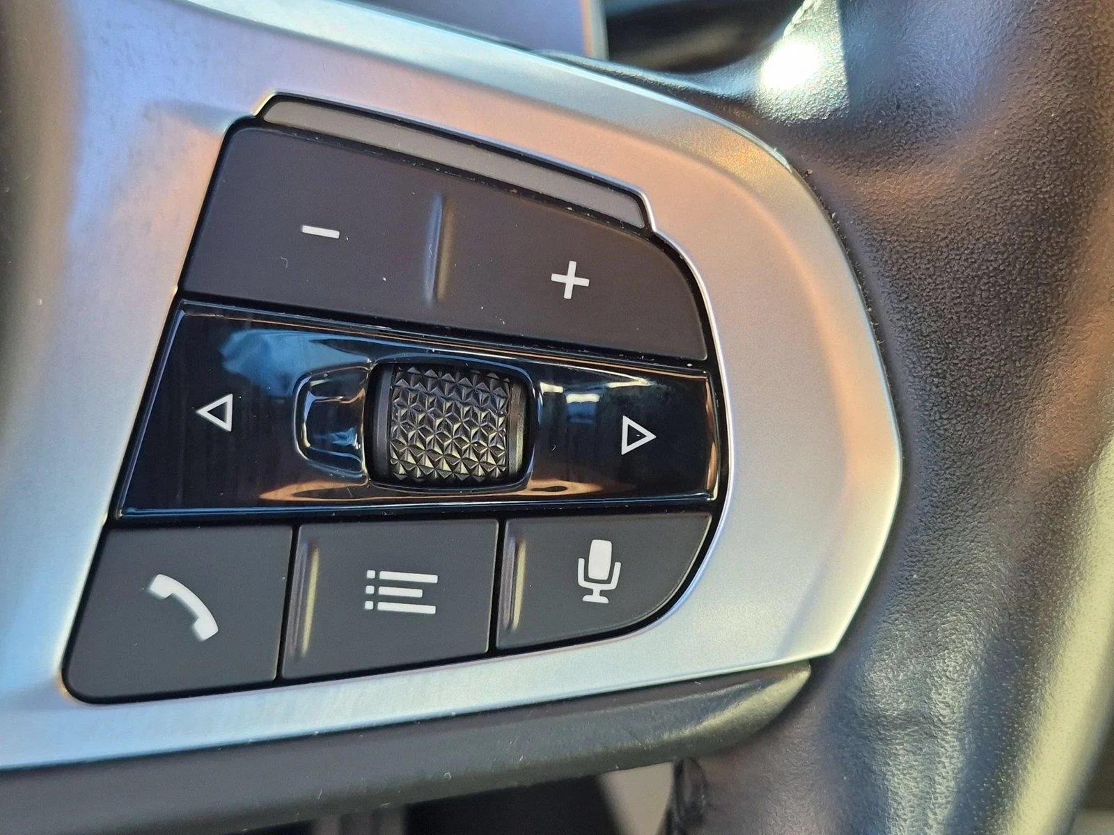 Used 2021 Mineral White Metallic BMW M50i image 19