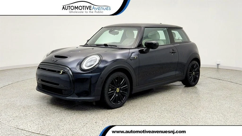 2022 MINI Hardtop Cooper SE's photo