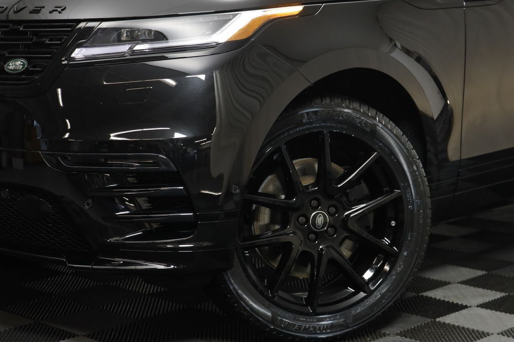 New 2026 Santorini Black LAND ROVER Dynamic SE image 4