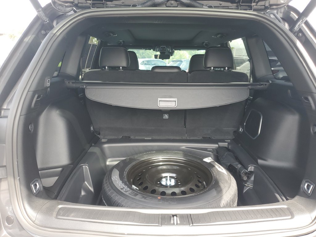 Used 2025 Gray Jeep Limited image 6