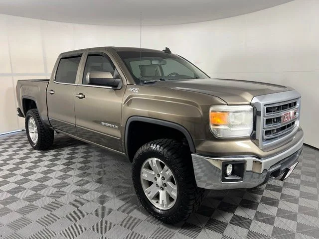 Used 2015 Brown GMC SLE image 1