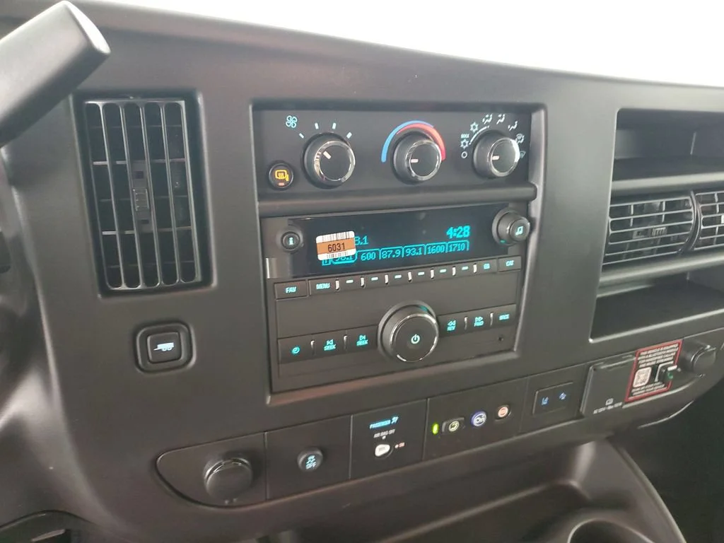 2025 Chevrolet Express Cargo Work Van - Photo 16