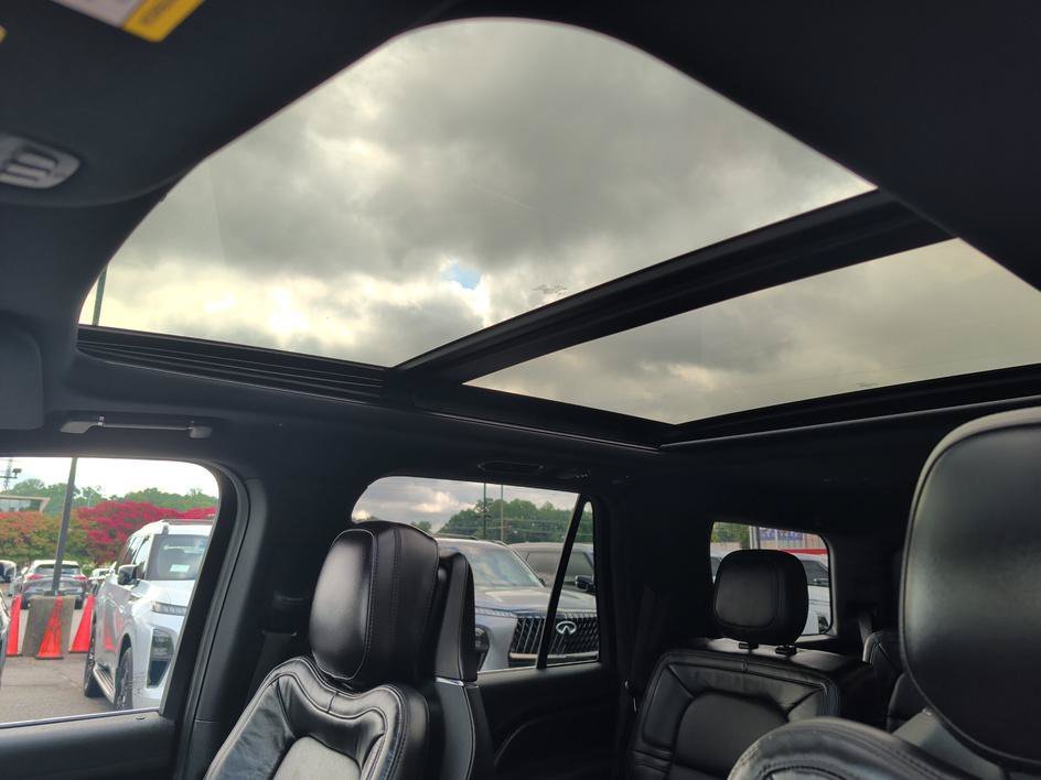 Used 2021 Black Lincoln Reserve image 27