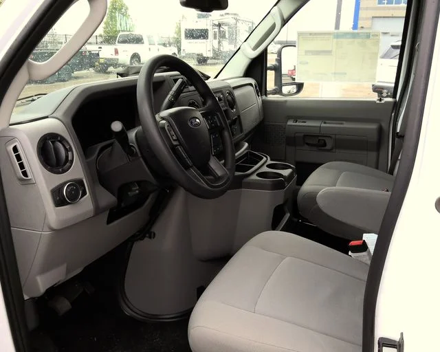 New 2025 Oxford White Ford Base image 17